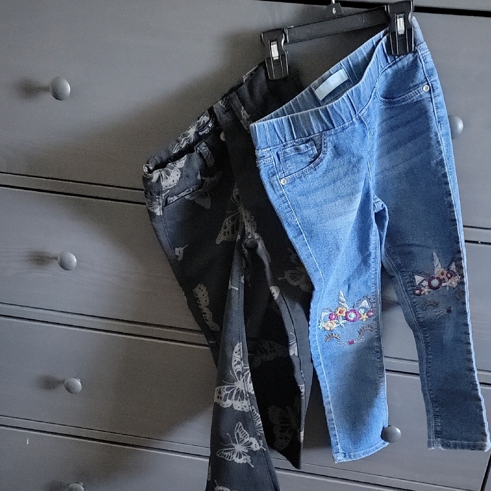 Pair of jeans and Joggers For Girls